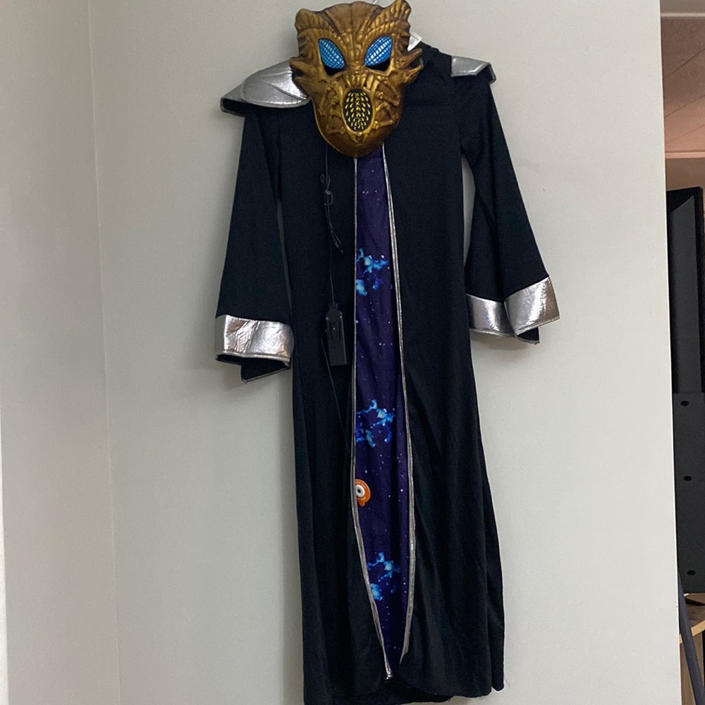New! Alien light up boy’s Halloween costume